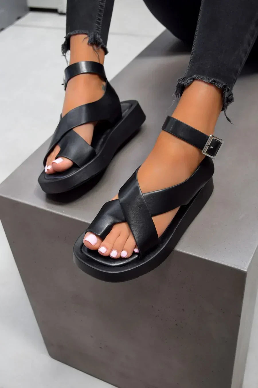JOELLE | Stylish and Cozy Sandals