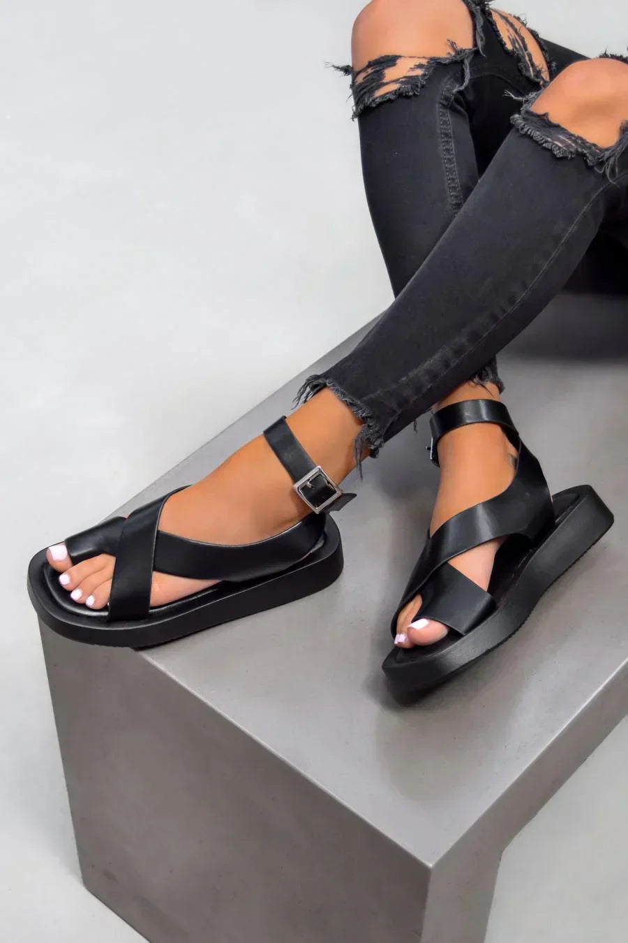 JOELLE | Stylish and Cozy Sandals