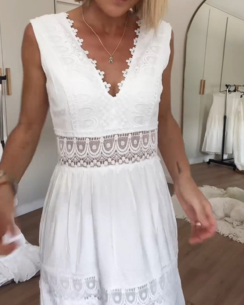 STEPHANIE | Sophisticated V-Neck Dress