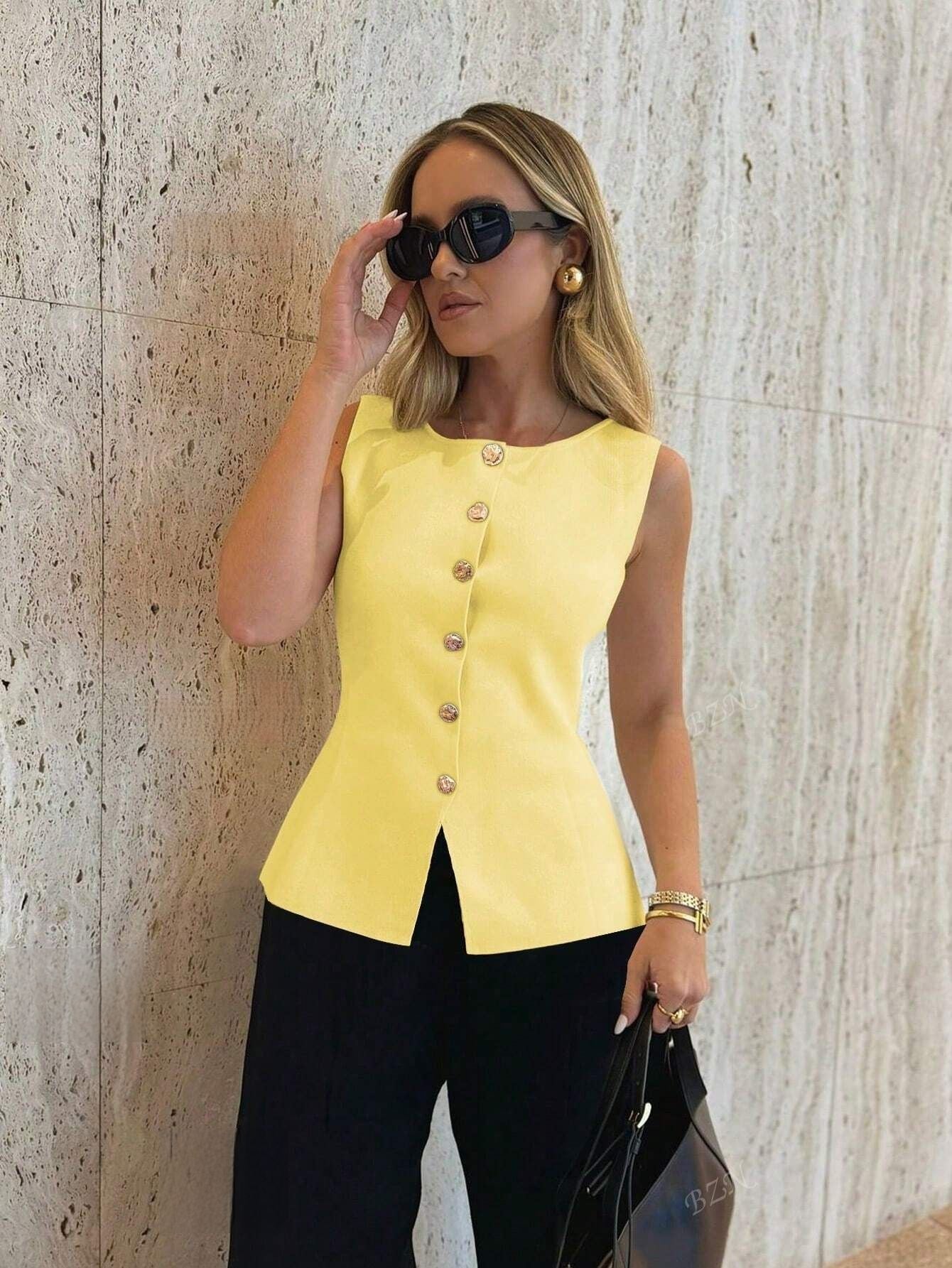 KELLY | Chic Sleeveless Button-Up Blouse